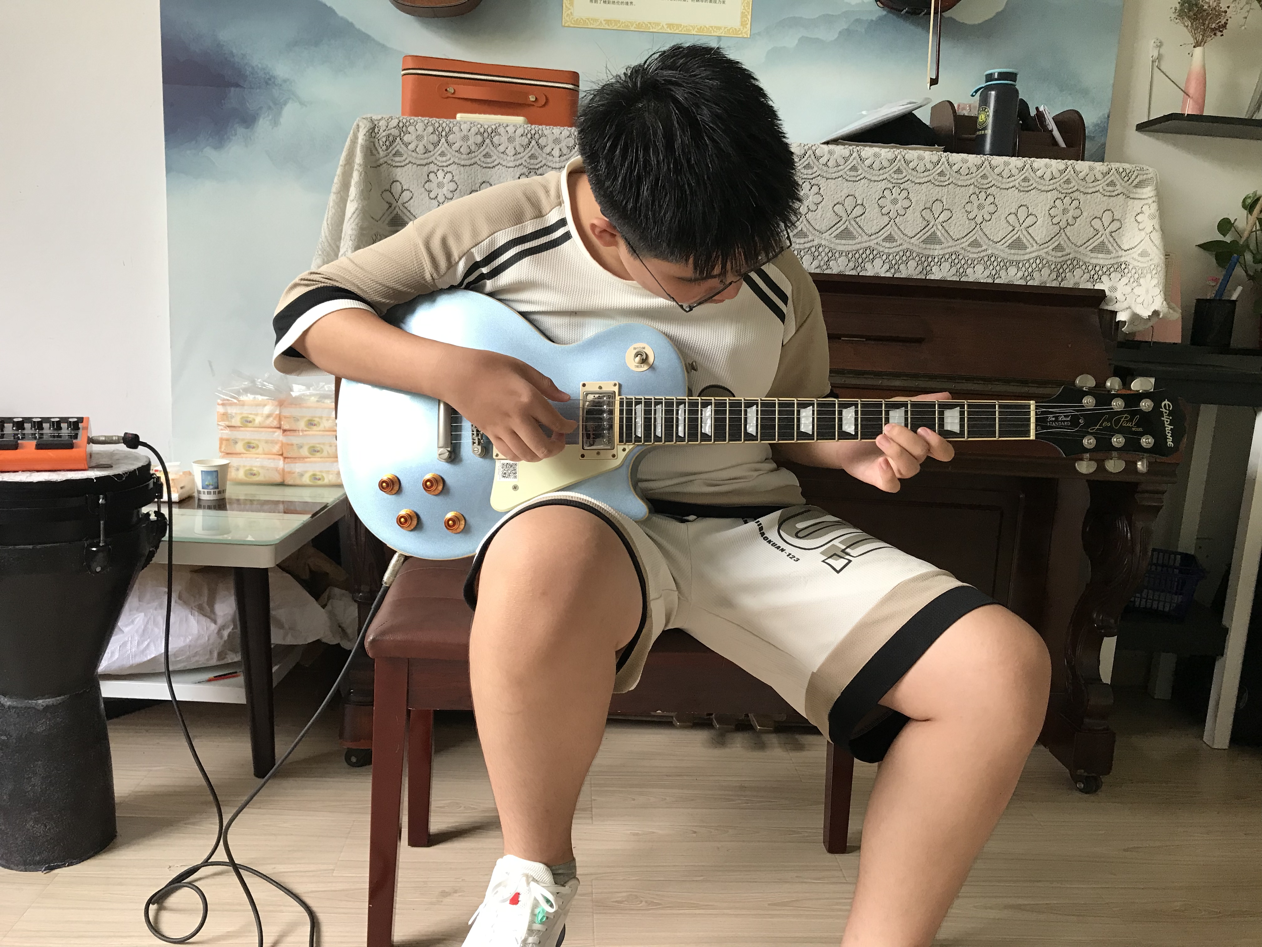 吉他培训老师纠正错误音